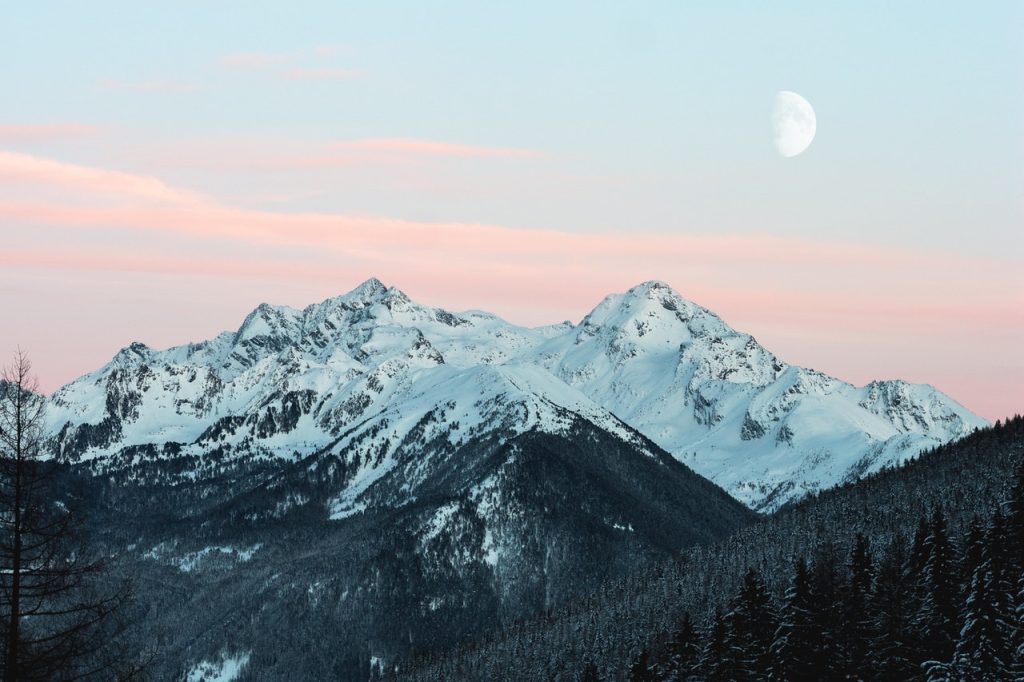 snowy mountain 1287145.jpg